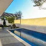 İslamlar 1 Bedroom Secluded With Private Pool Hot Tub וילה קלקן
