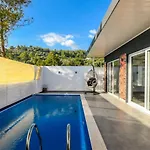 İslamlar 1 Bedroom Secluded With Private Pool Hot Tub וילה