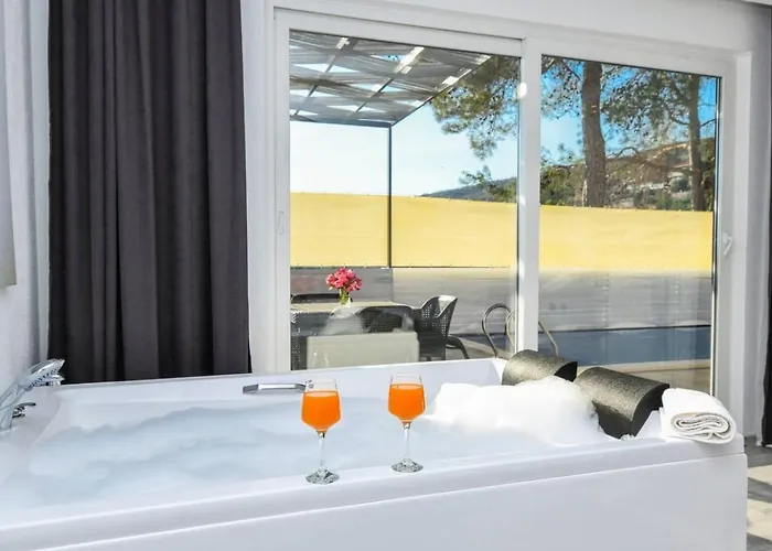 İslamlar 1 Bedroom Secluded With Private Pool Hot Tub Kalkan